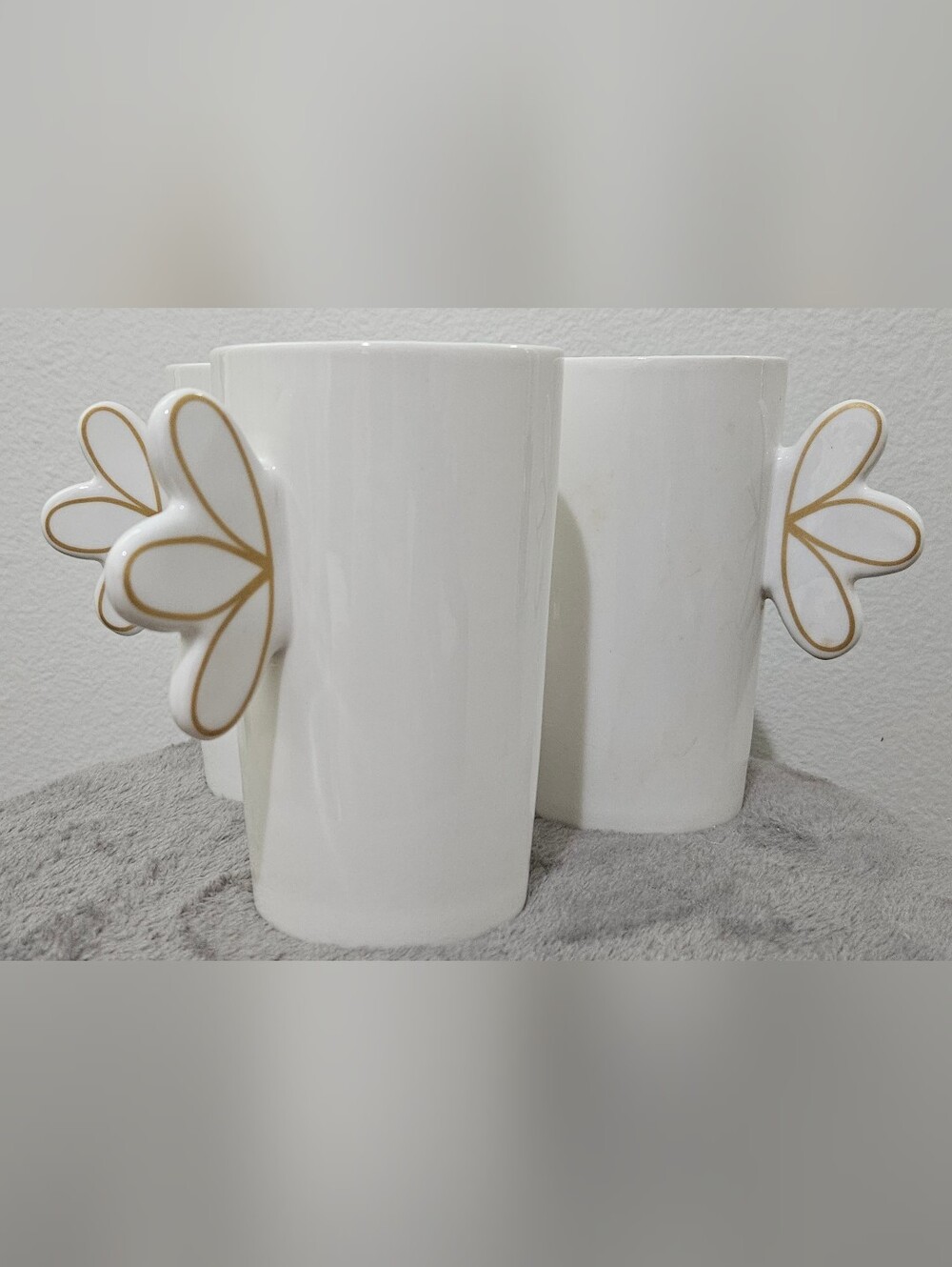 Set Of 3 Coton Colors White Ceramic Mugs with Gold-Trimmed Petal Handles